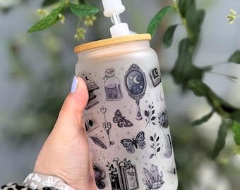 Lata de vidrio esmerilado de 16 oz de Celestial Witchy / Taza de café helado con bola de cristal de Bookish / Booktok