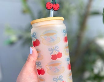 Vaso de vidrio de 473 ml (16 oz) con diseño de cerezas y lata de vidrio esmerilado estilo Cottagecore.