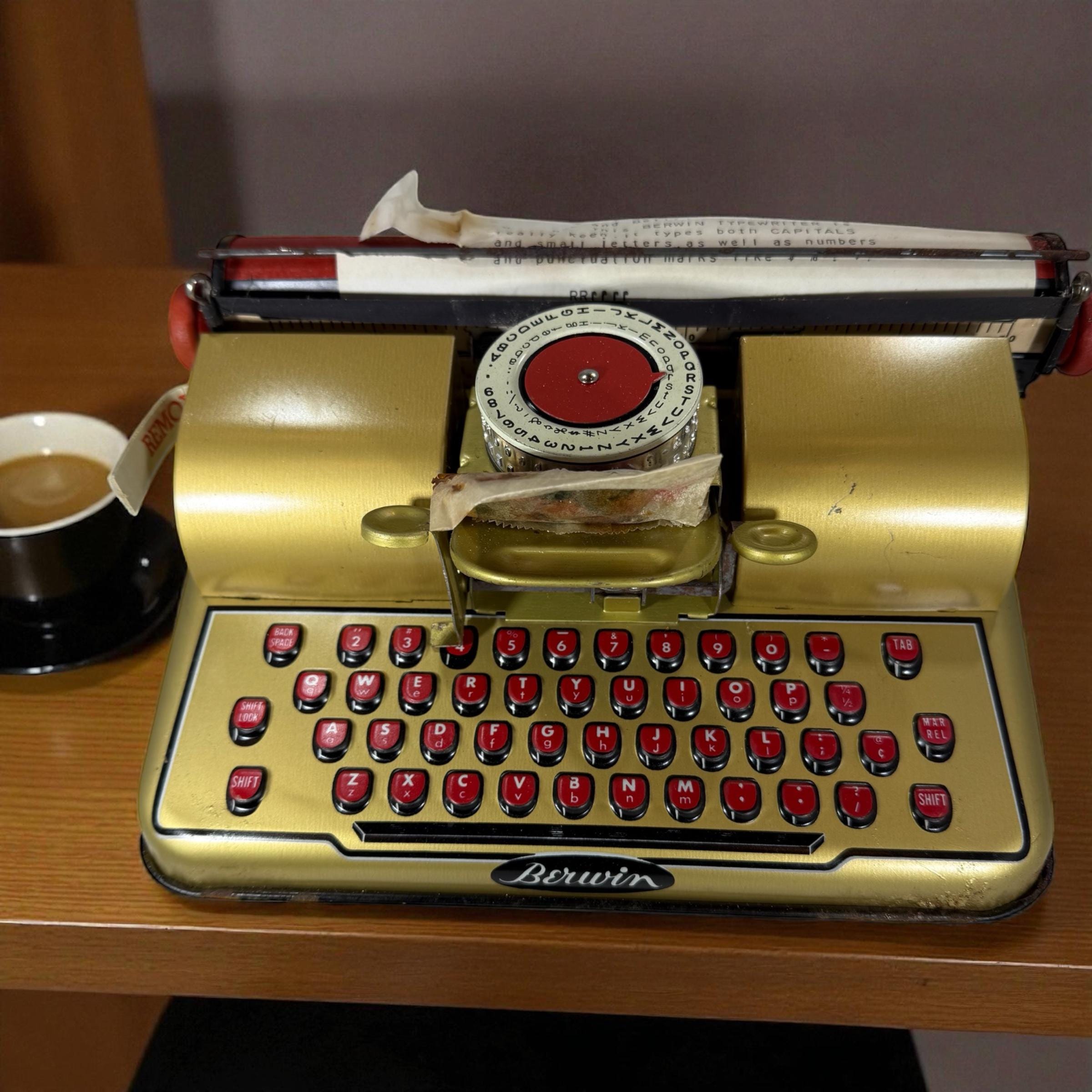 Machine à écrire mécanique olivetti lettera
