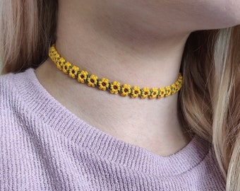 Daisy Chain/Sunflower Choker, Flower Macrame Necklace, spring/summer accessory