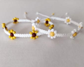 White Macrame Daisy/Sunflower Flower Bracelet with Glass Beads, spring/summer accessory