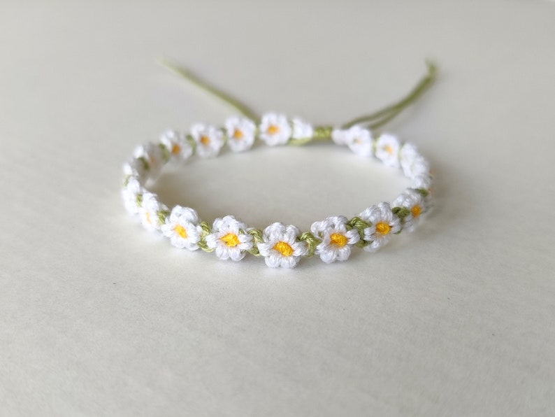 White Daisy Chain Flower Macrame Bracelet, spring/summer accessory image 1
