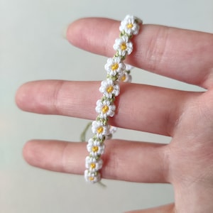 White Daisy Chain Flower Macrame Bracelet, spring/summer accessory image 3