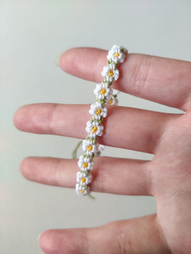 White Daisy Chain Flower Macrame Bracelet, spring/summer accessory image 3