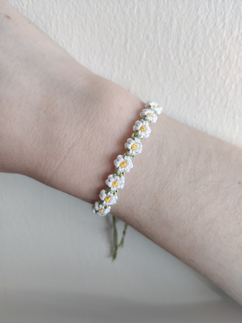 White Daisy Chain Flower Macrame Bracelet, spring/summer accessory image 2