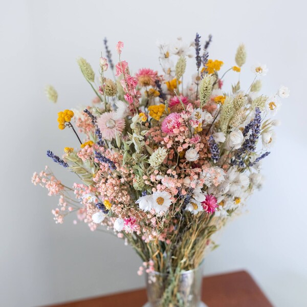 Trockenblumenstrauß Frühlingswiese / Natürliches Grün Rosa Lavendel Vasenarrangement / Garten Natur Grass Wilder Hochzeitsstrauß