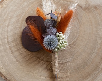 Boho Rust Wedding Boutonniere voor bruidegom, Terracotta Blue Thistle Wedding Knoopsgat, Eucalytpus Pampas Grass Rustieke Bruiloft Boutonniere