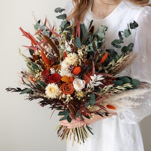 Boho Trockenblumenstrauß / Terrakotta Gebrannte Orange Hochzeitsstrauß / Rost Blumen Brautgesteck / Eukalyptus Grün Pampas Gras