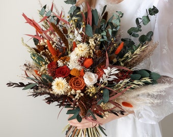 Bouquet de fleurs séchées bohème / bouquet de mariée orange brûlé en terre cuite / composition nuptiale fleurs rouille / verdure d'eucalyptus herbe de la pampa