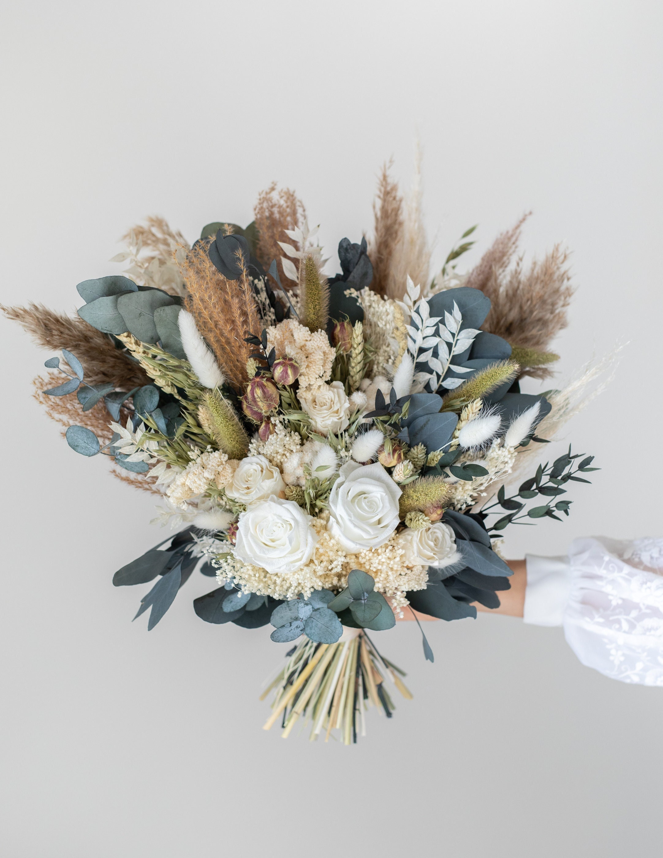 Dried Flower Bouquet SAINT BRIEUC White Eternal Roses Pampas and Blue  Thistle, Bouquet Lasting Flowers for Boho Wedding and Home Déco Home 