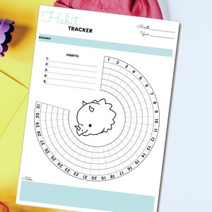K&ouml;nnte beinhalten: Ein druckbarer Gewohnheits-Tracker mit einer Dinosaurier-Illustration. Der Tracker hat ein kreisf&ouml;rmiges Raster mit den Zahlen 1-31, um t&auml;gliche Gewohnheiten zu verfolgen. Es gibt f&uuml;nf Zeilen zum Auflisten von Gewohnheiten und einen Platz f&uuml;r eine Belohnung.