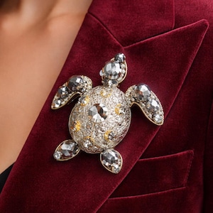Handmade Turtle Brooch Rhinestone Beaded Walnut Shell Tortoise Broach Hand Embroidered Turtle Necklace