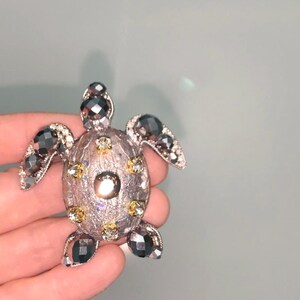 Handmade Turtle Brooch Hand-painted Silver Tortoise Pin Walnut Shell Jewelry Nature-Inspired Broach Gift Crystal Adorned Turtle Lapel Badge