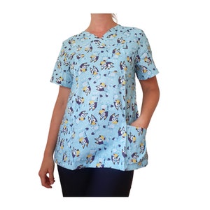 SCRUBS 100% Baumwolle Nurse Scrub Top. Hergestellt für alle Gesundheits- und Medizinfachleute, einschließlich Zahnärzte, Krankenschwestern und Alterspfleger. Aussie hergestellt.