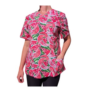 WATERMELLON 100% Baumwolle Krankenschwester Scrub top. Hergestellt für alle Gesundheits- und Medizinfachleute, einschließlich Zahnärzte, Tierärzte, Krankenschwestern und Alterspfleger.