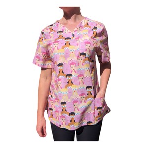 Barbie Scrub-Top. 100% Baumwolle. Hergestellt für alle Gesundheits- und Medizinfachleute, einschließlich Zahnärzte, Krankenschwestern, Alterspfleger.