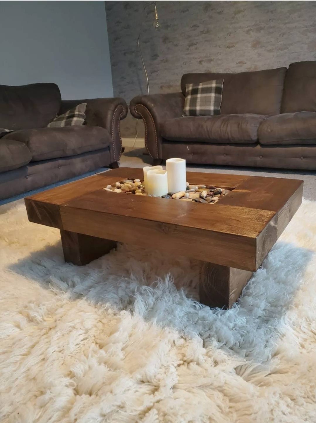 Rustikaler handgemachter Massivholz Schlaftisch mittelgroß
