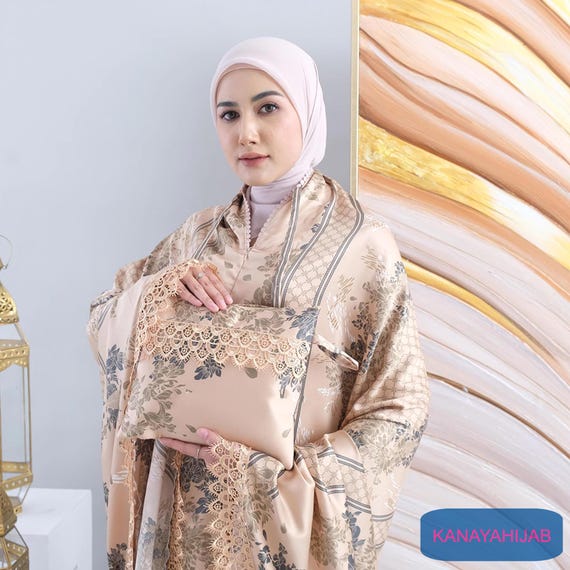 Look Fashionable in Worship: Maxmara Silk Luxury Lace 2in1 New Series Adult  Mukena, Prayer Dress Women Prayer Set, Prayer Dress for Muslim - Etsy