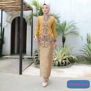 Moderne bestickte Encim Kebaya Anzug Graduation Einladung Rock Songket, Kebaya, Kebaya Dress, Kebaya Modern, Kebaya Set