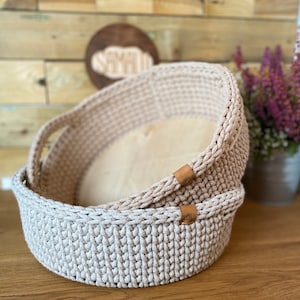 Geschenkkorb gehäkelt aus Wolle mit Holzboden und Möglichkeit zur Personalisierung, Handmade in Germany image 8