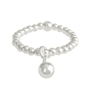 Anillo apilable plata 925, anillo perla y charm bola, anillo elástico ajustable, regalo mujer, anillo minimalista, boho