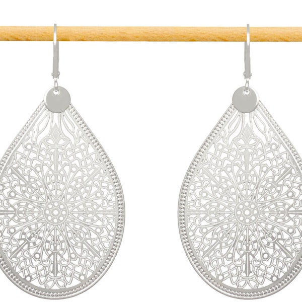 Boucles d’oreilles acier inoxydable argenté grand pendentif filigrane goutte motif dentelle, dormeuses pendantes estampe, idée cadeau femme