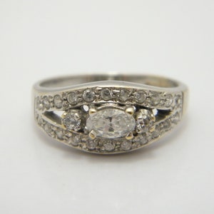 Solid 18ct White Gold White Gemstone Engagement Ring UK Size H 1/2 US Size 4 Lovely Vintage Condition FREE post