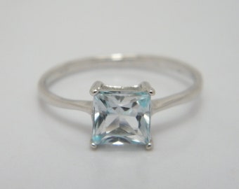 Sterling Silver Blue Topaz Solitaire Ring UK Size Q US Size 7.75 Lovely Vintage Condition FREE post