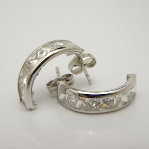 Solid 9ct White Gold Large Sparkling White Gemstone Half Hoop Earrings Lovely Vintage Condition FREE post.
