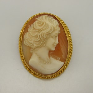 Solid 9ct Gold Conch Shell Cameo Brooch Pin Lovely Vintage Condition FREE post