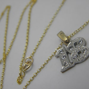Solid 9ct Yellow Gold White Gemstone &quot;18&quot; Pendant Necklace Lovely Vintage Condition