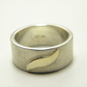 Sterling Silver 925 9ct Gold Leaf Shape Overlay Ring Band UK Size M US Size 6.25 Bon poste gratuit condition vintage