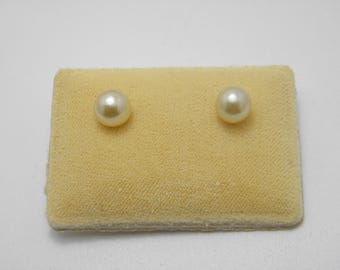 Solid 9ct Yellow Gold Pearl Stud Earrings Lovely Vintage Condition
