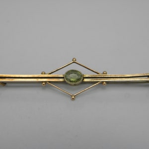 Solid 9ct Yellow Gold Peridot Brooch Pin Lovely Vintage Condition
