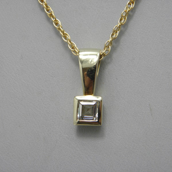 Solid 9ct Yellow Gold CZ Pendant Necklace 18inch Gorgeous Vintage Condition