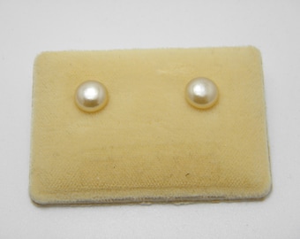 Solid 9ct Yellow Gold Oval Pearl Stud Earrings Lovely Vintage Condition