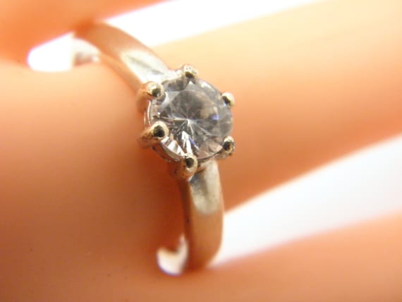 Solid 9ct White Gold White Gemstone Solitaire Eng… - image 10