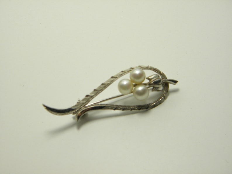 Genuine Mikimoto Pearl Sterling Silver Brooch Pin Lovely Vintage Condition FREE post