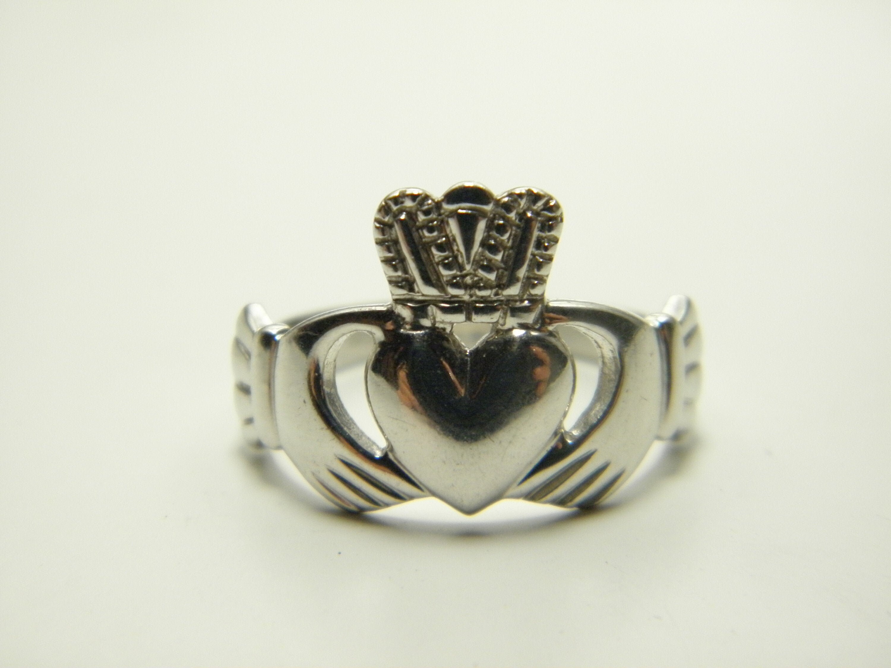 Antique Claddagh Ring for sale | Only 2 left at -60%