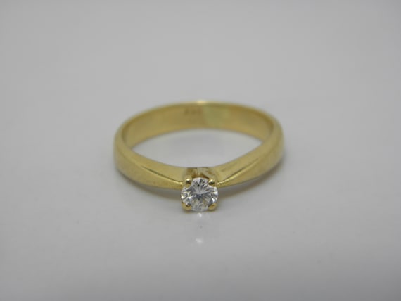 Solid 18ct Yellow Gold Diamond Solitaire Engageme… - image 1