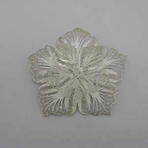 Solid 925 Sterling Silver Floral Brooch Pin Lovely Vintage Condition FREE post