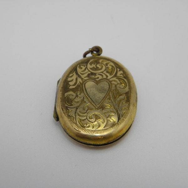 9ct Gold RG Floral Heart Engraved Locket Pendant Lovely Vintage Condition