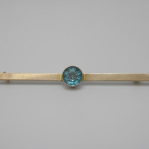 Solid 9ct Yellow Gold Aquamarine Bar Brooch Lovely Vintage Condition