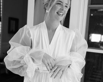 White Bride Silk Robe with Volumetric Sleeves, Bridal Kimono Robe with Puff Sleeves, Luxury Bridal Robe with Feather, Bridal Party Gift