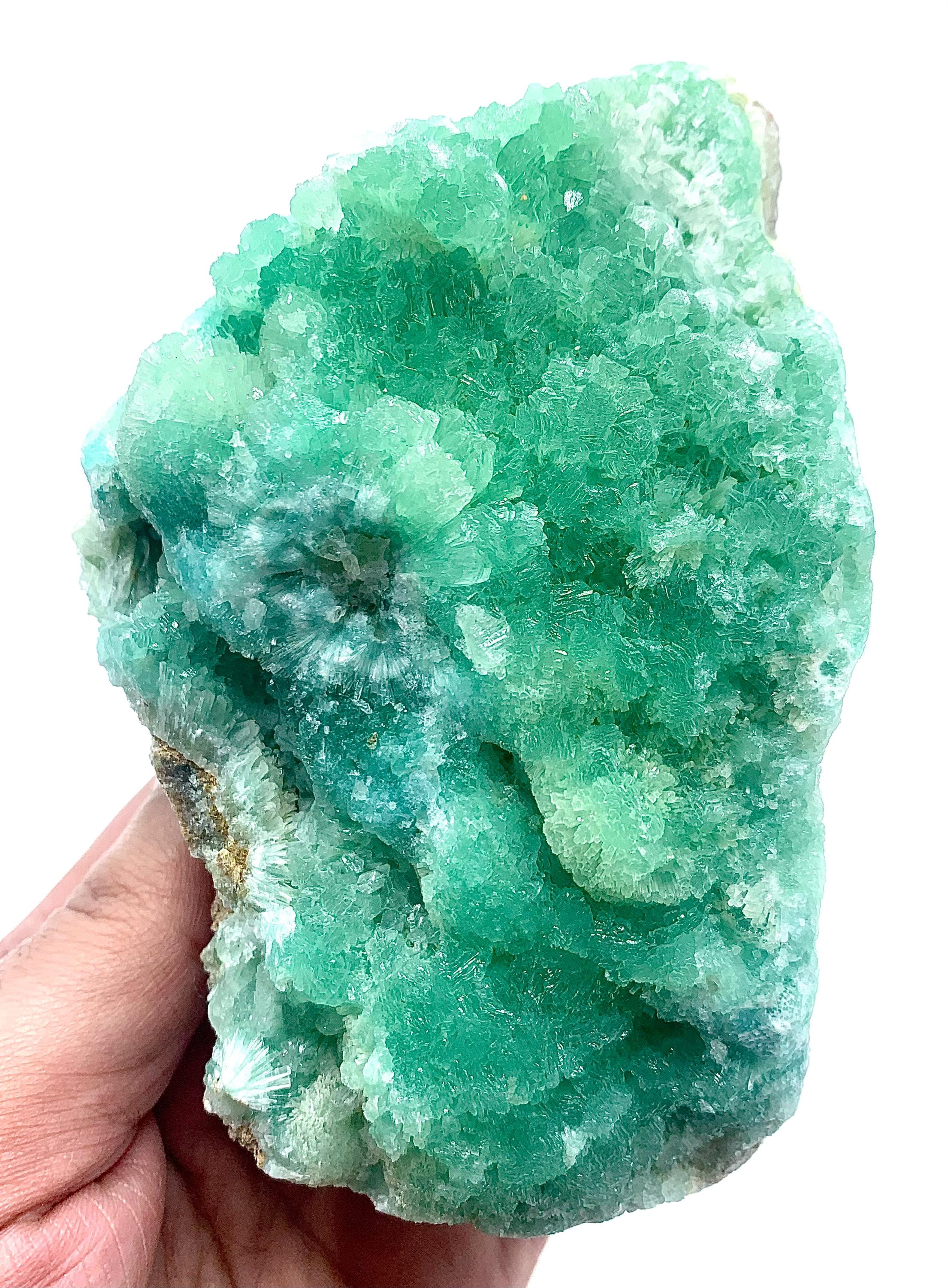 864 グラムのユニークで希少な輝くクラスター アラゴナイトと