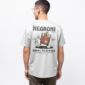 Het is Negroni-tijd | Grafisch T-shirt | Uniseks T-shirt | Cocktail-T-shirt | Retro cartoon-T-shirt | Esthetisch T-shirt | Negroni-cadeau