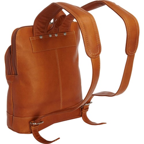 55-65 osprey backpacks for woman Women's Aura 65 Color:4 The adjustable harness and Bellroy Card Pocket: 3 badge_bestseller