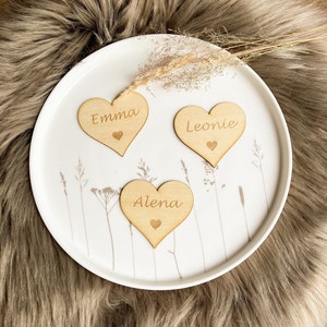 Personalisierte Namensschilder in Herzform / Tischkarten aus Holz / Platzkarten für Hochzeit / Geburtstag / Taufe / Kommunion / Konfirmation
