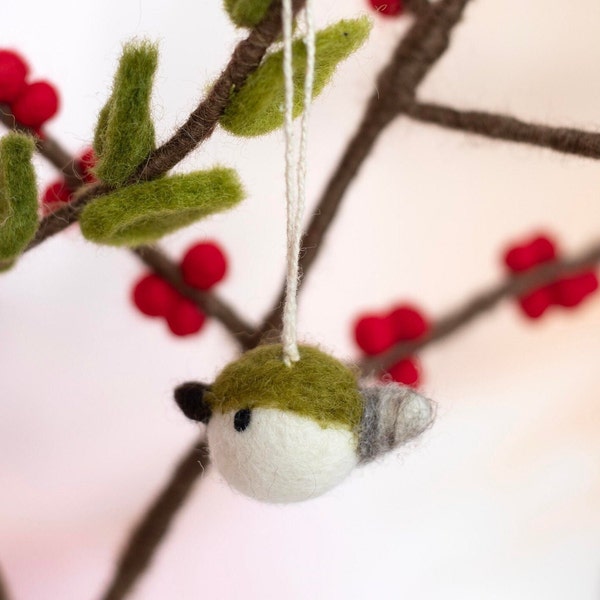 Ensemble de 3 mini oiseaux feutrés dans différentes nuances de vert - décoration pour le printemps, la branche de Pâques, branche de printemps, oiseau en feutre, décoration d'arbre