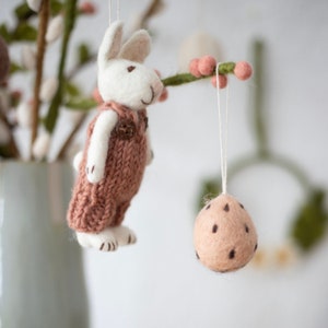 Bunny with knitted dungarees // Bunny bunny hand felted spring / Easter decoration, Easter bunny, Mother's Day, fair trade, knitted image 3